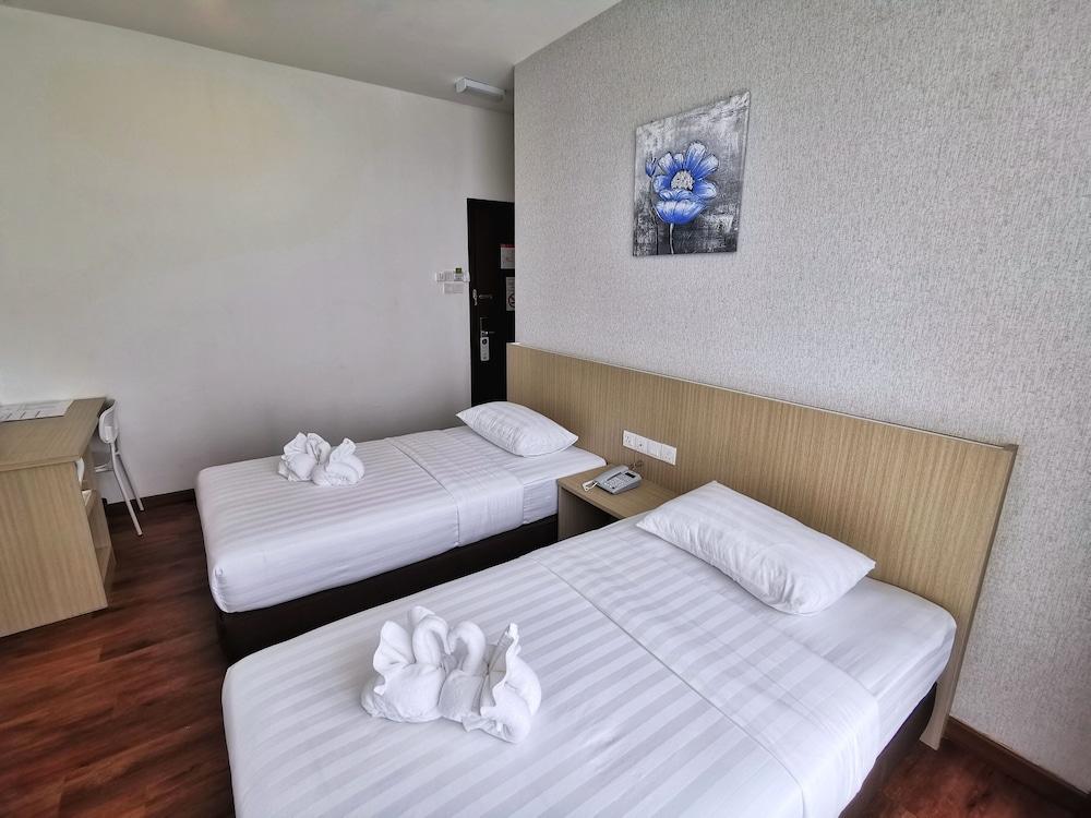 Green World Hotel