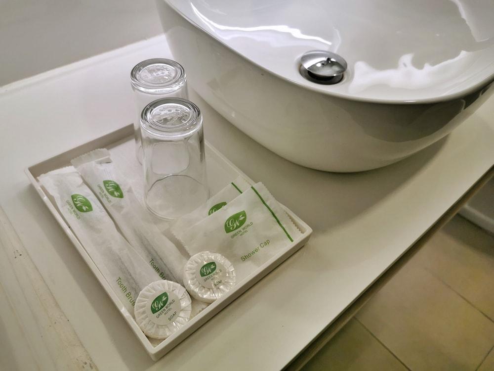 Green World Hotel