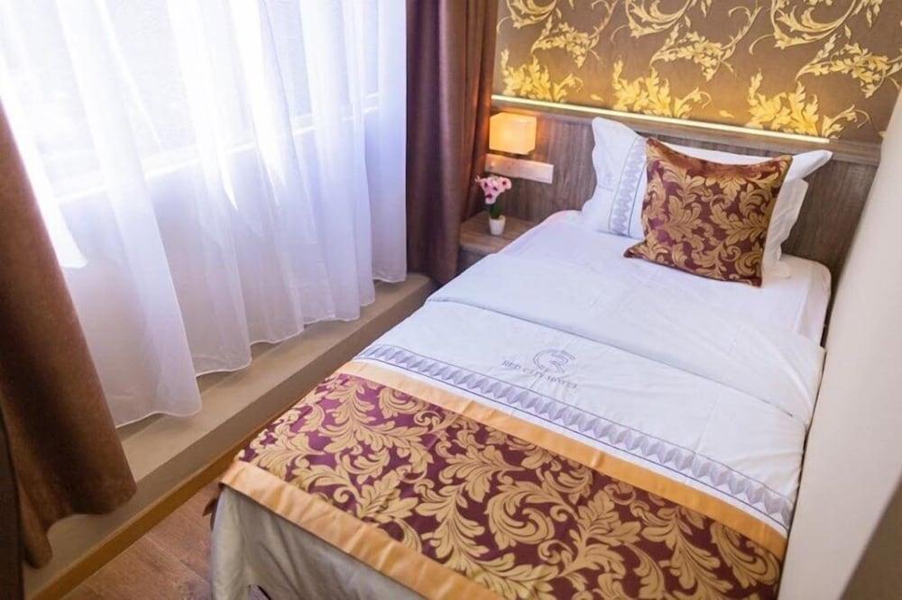 Red City Hotel