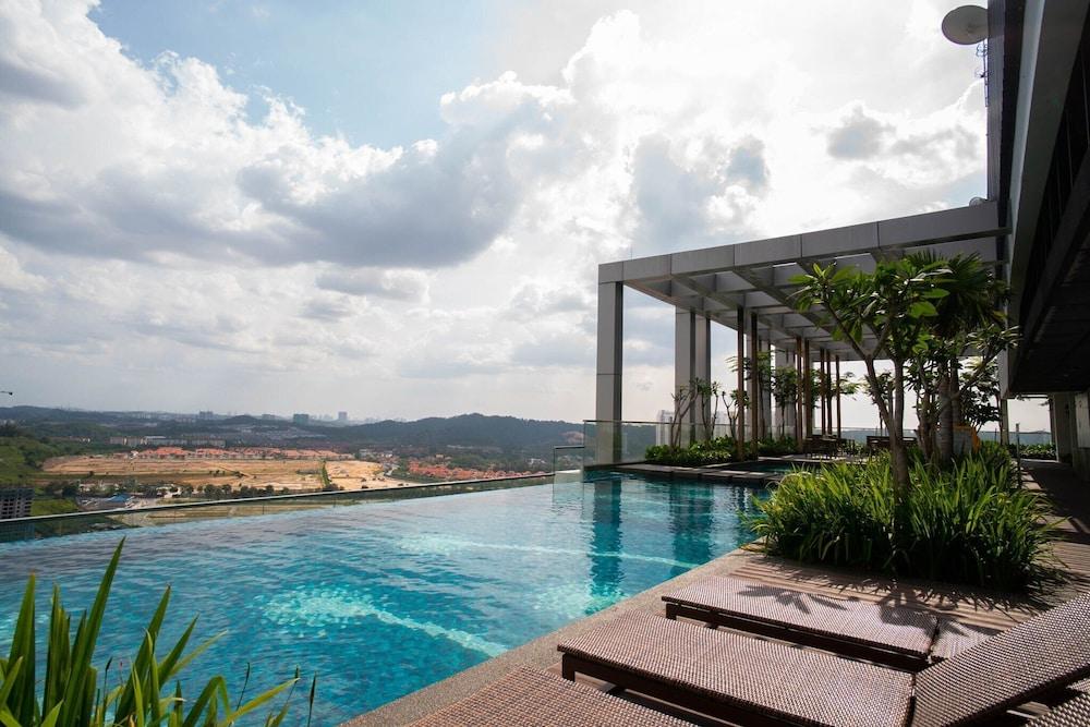 Aurora Pavilion Bukit Jalil by Ody Suites