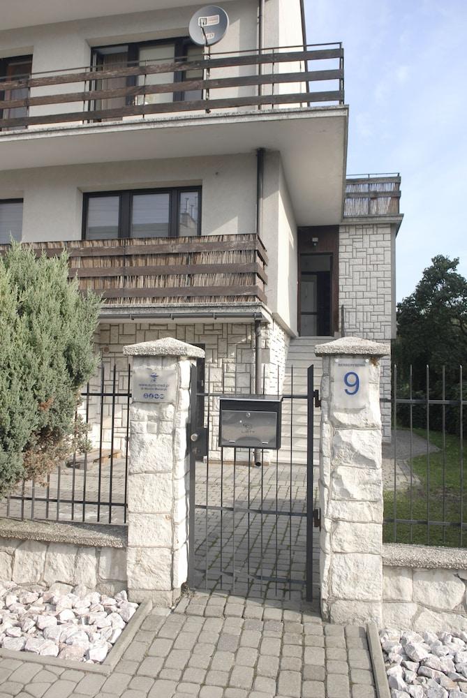 Dr. Mandryk HOUSE