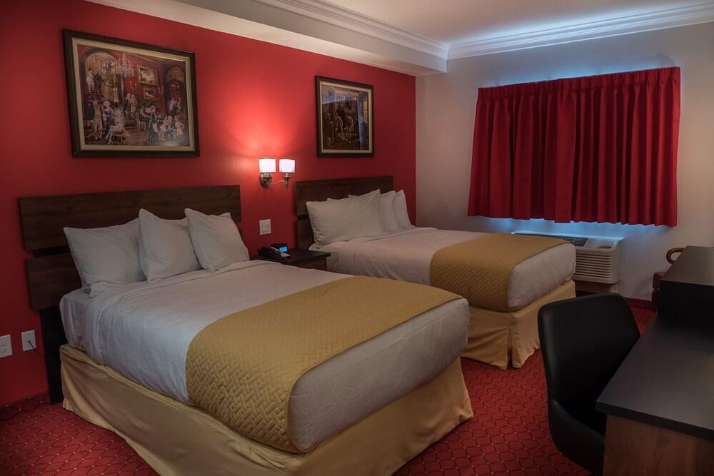 Skyline Hotel & Casino