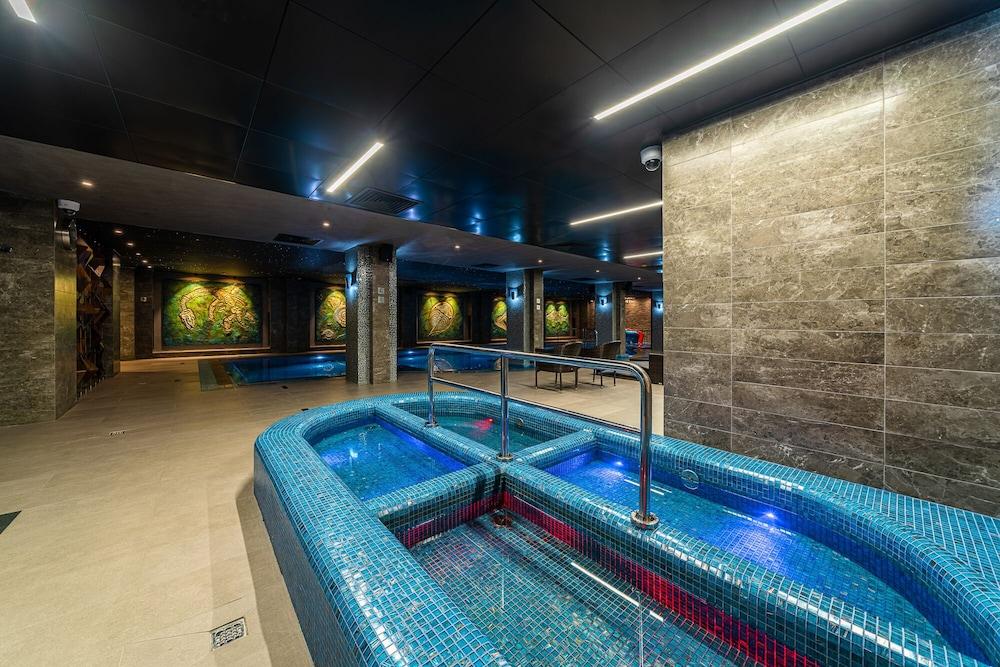 Kravt Nevsky Hotel and Spa