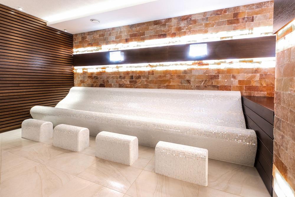 Kravt Nevsky Hotel and Spa
