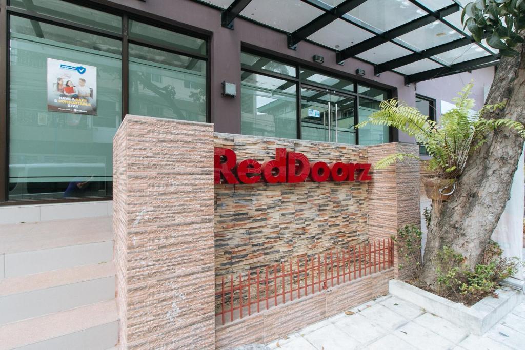 RedDoorz Plus @ Evangelista Street Makati
