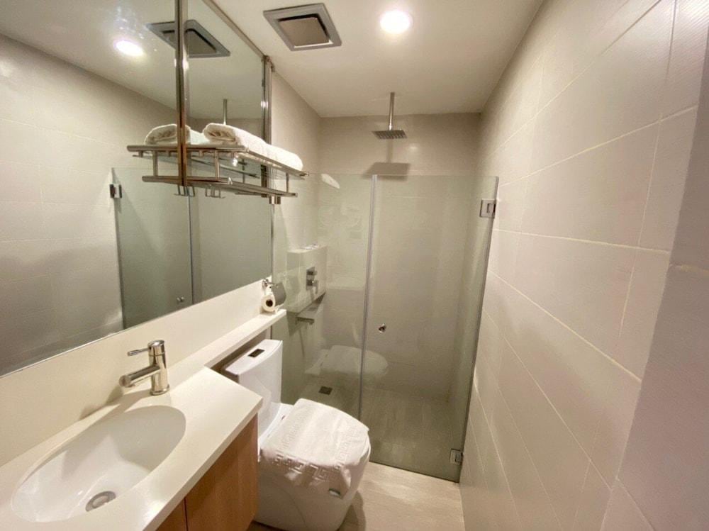 L Meridian Suites