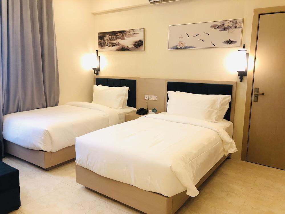 Seasons Hotel Barka