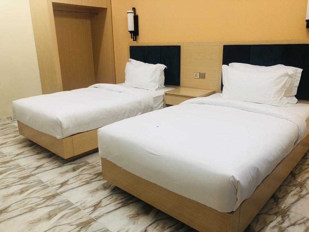 Seasons Hotel Barka