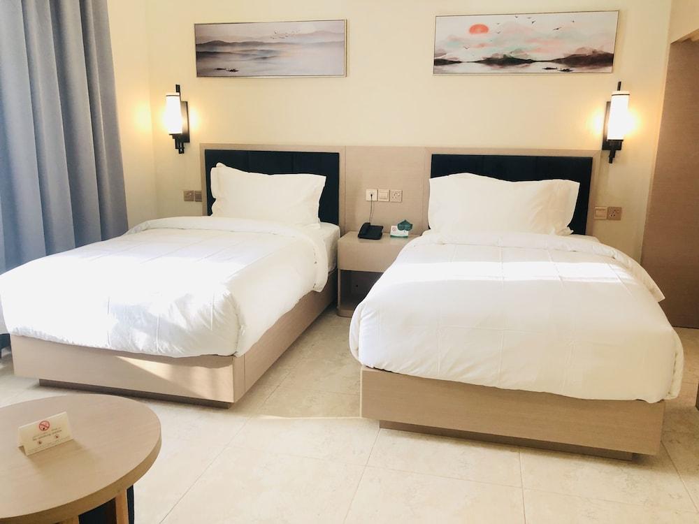 Seasons Hotel Barka