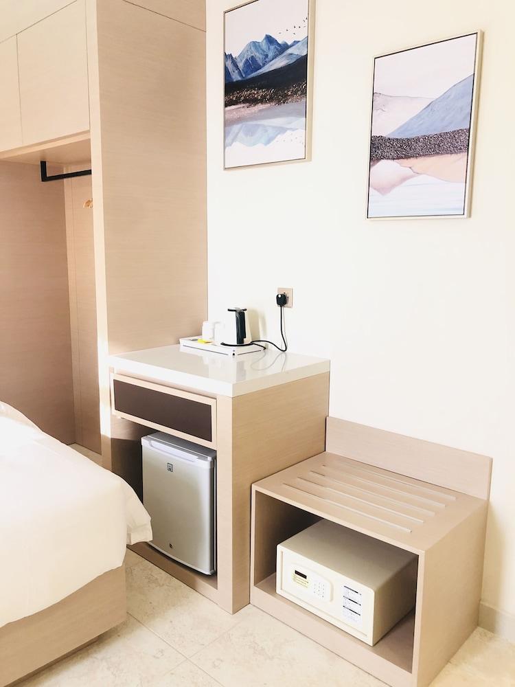 Seasons Hotel Barka