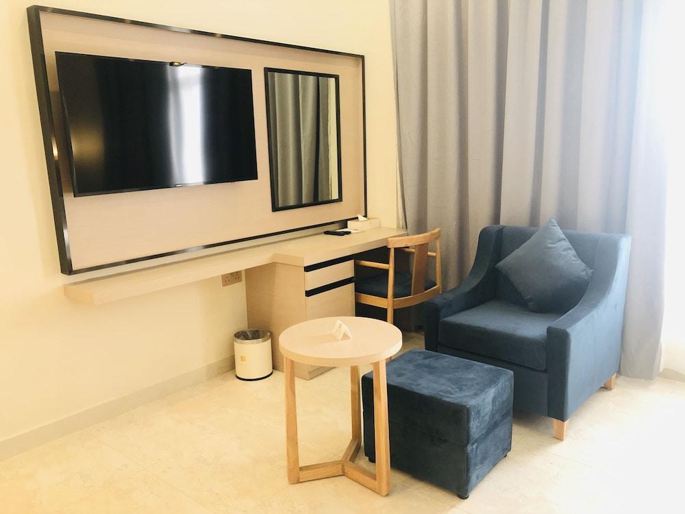 Seasons Hotel Barka