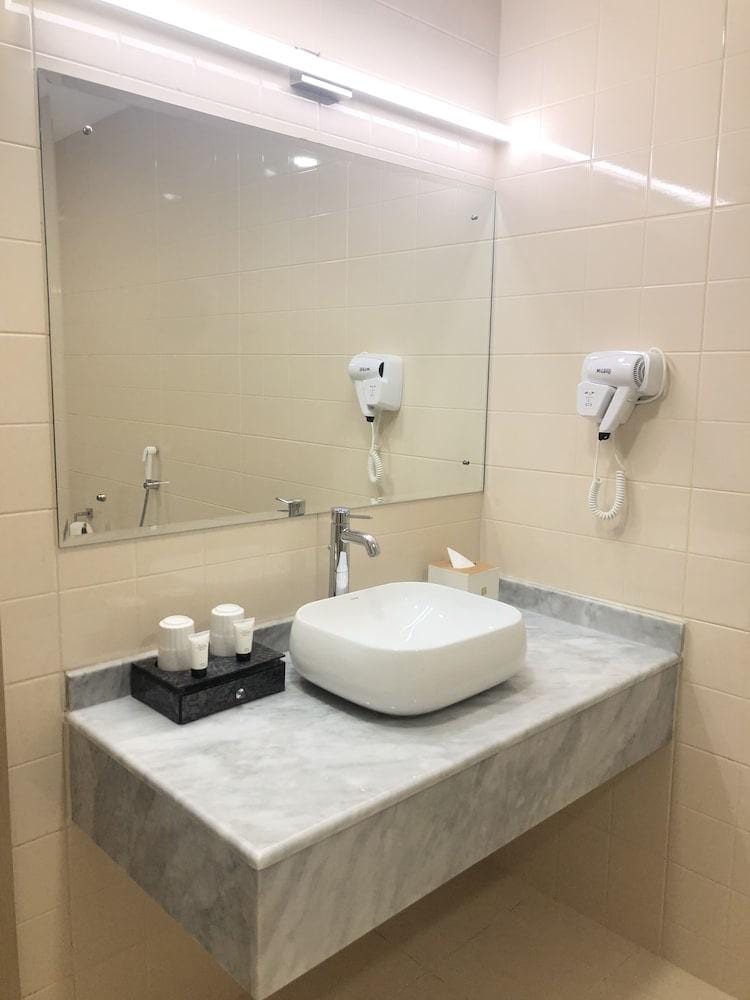 Seasons Hotel Barka