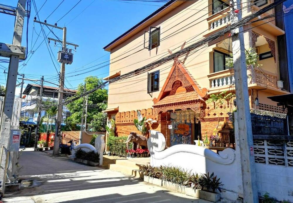 Anumat Premium Budget Hotel