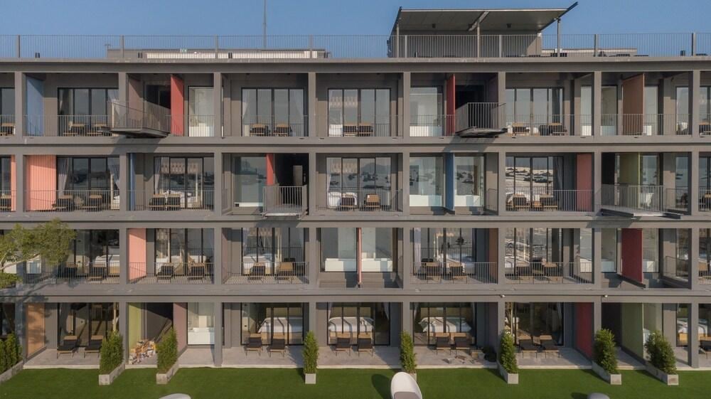 Arch39 Phuket Beach Front