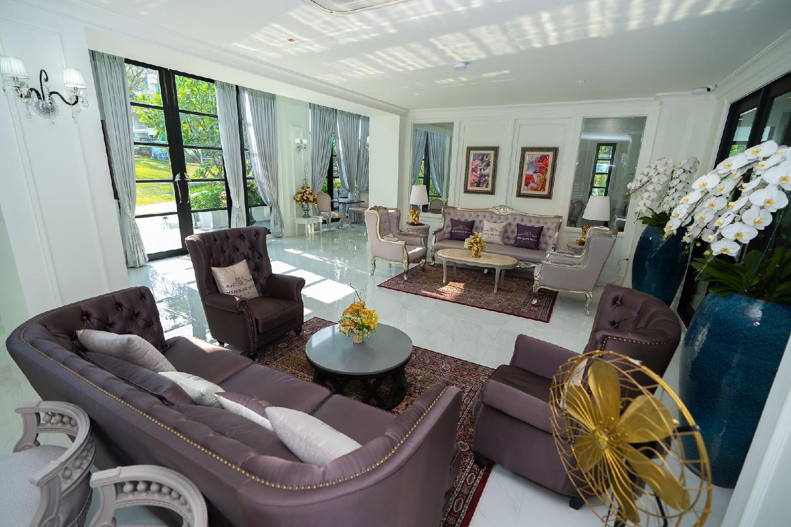 Merchant Villa