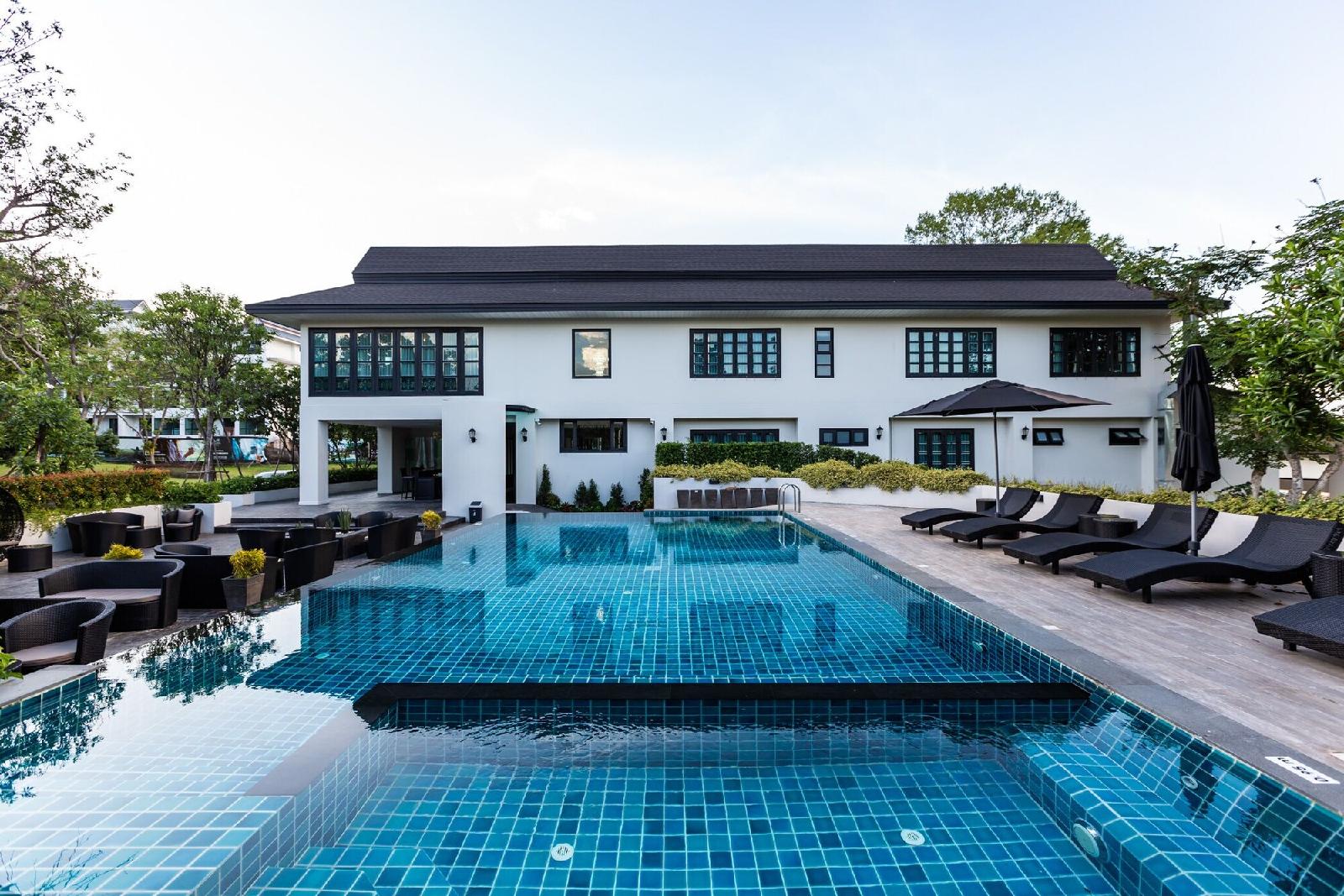 Merchant Villa