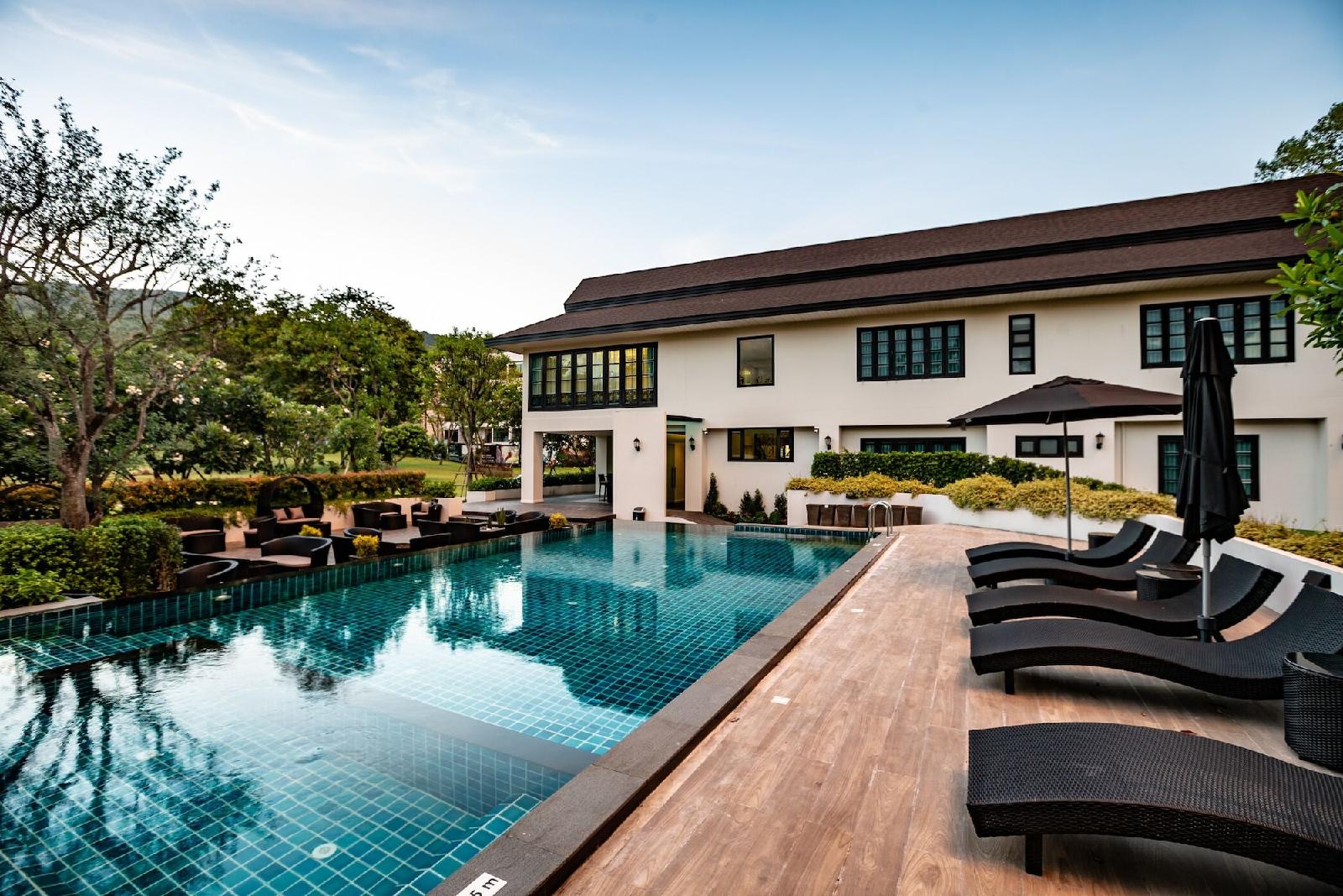 Merchant Villa