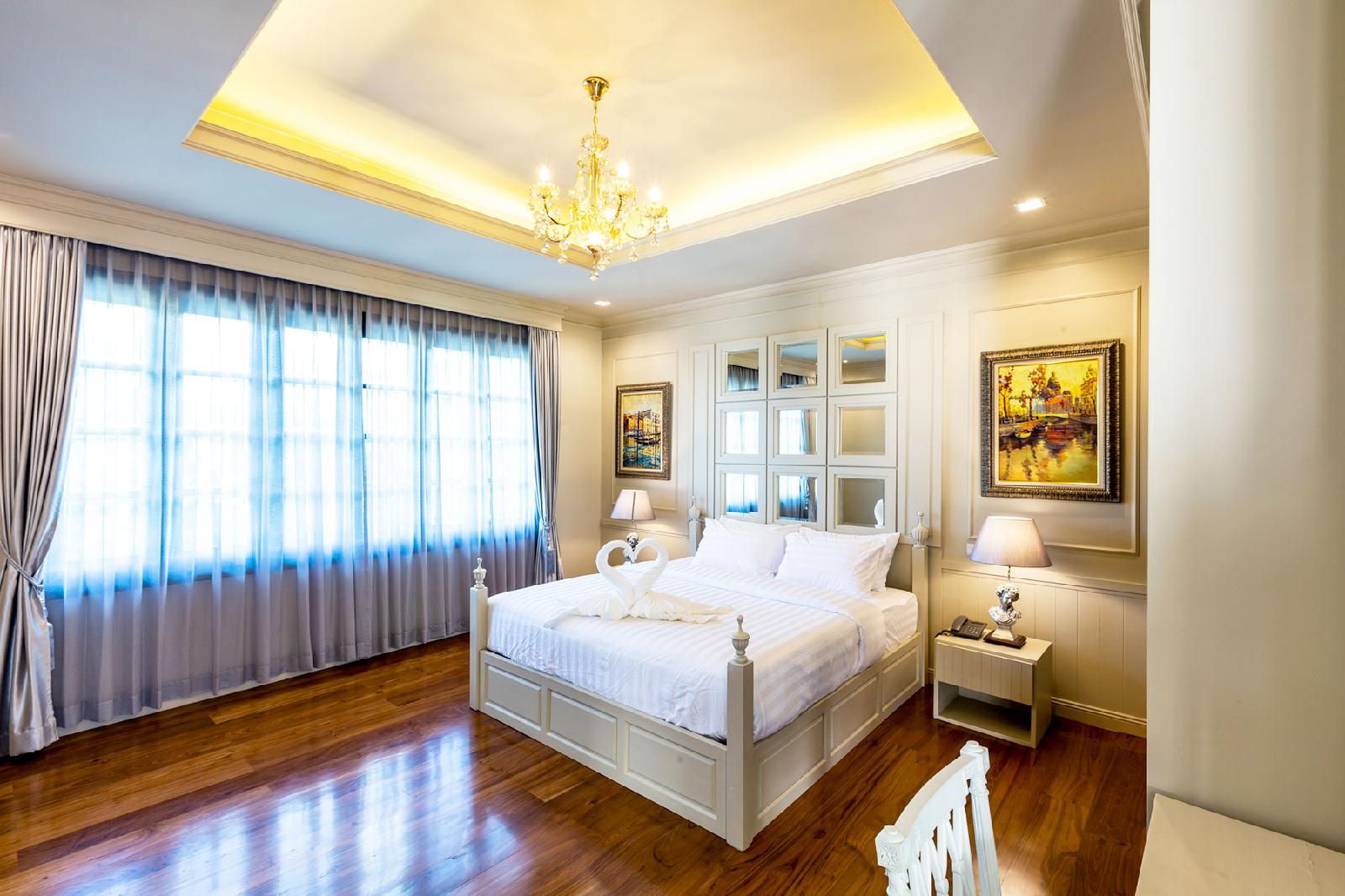 Merchant Villa