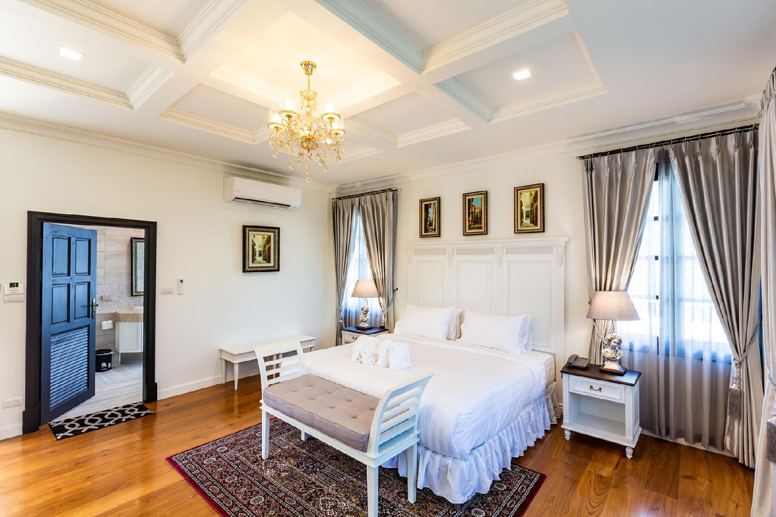 Merchant Villa