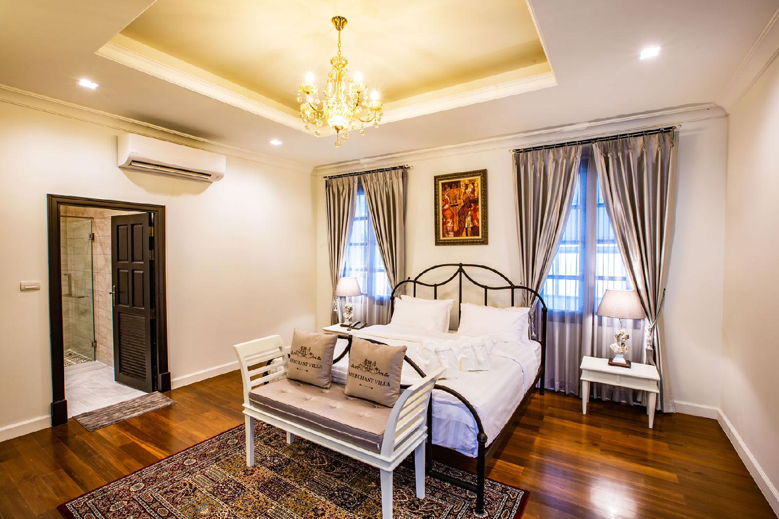 Merchant Villa