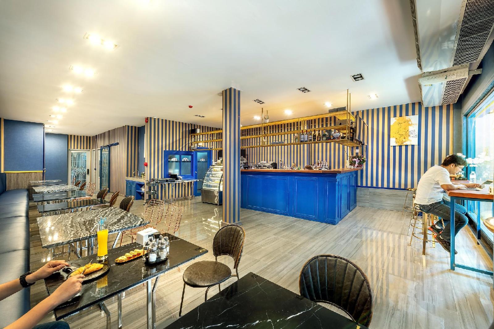 Happy Station Hostel