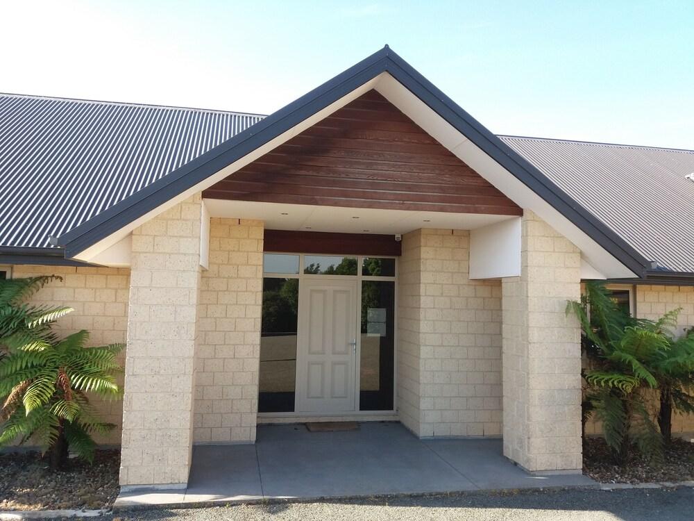 Claremont Country Lodge B&B