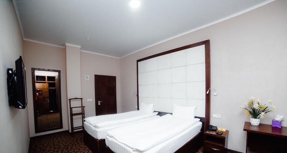 Hotel Golden Square Bishkek