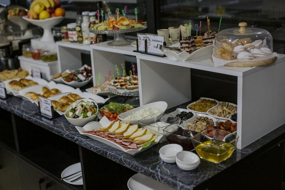 Level Hotel