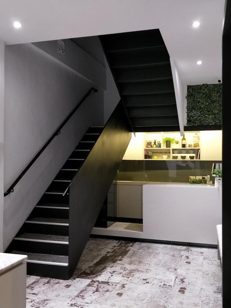Small Hotel