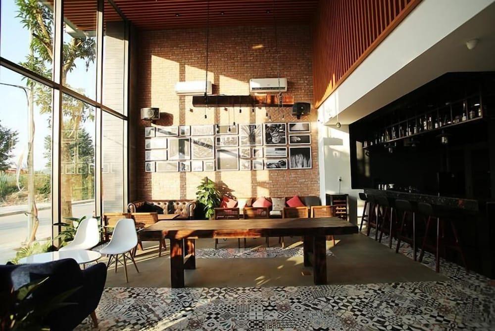 Kingsales Hotel