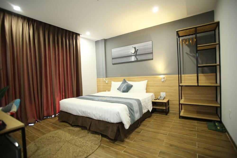 Kingsales Hotel