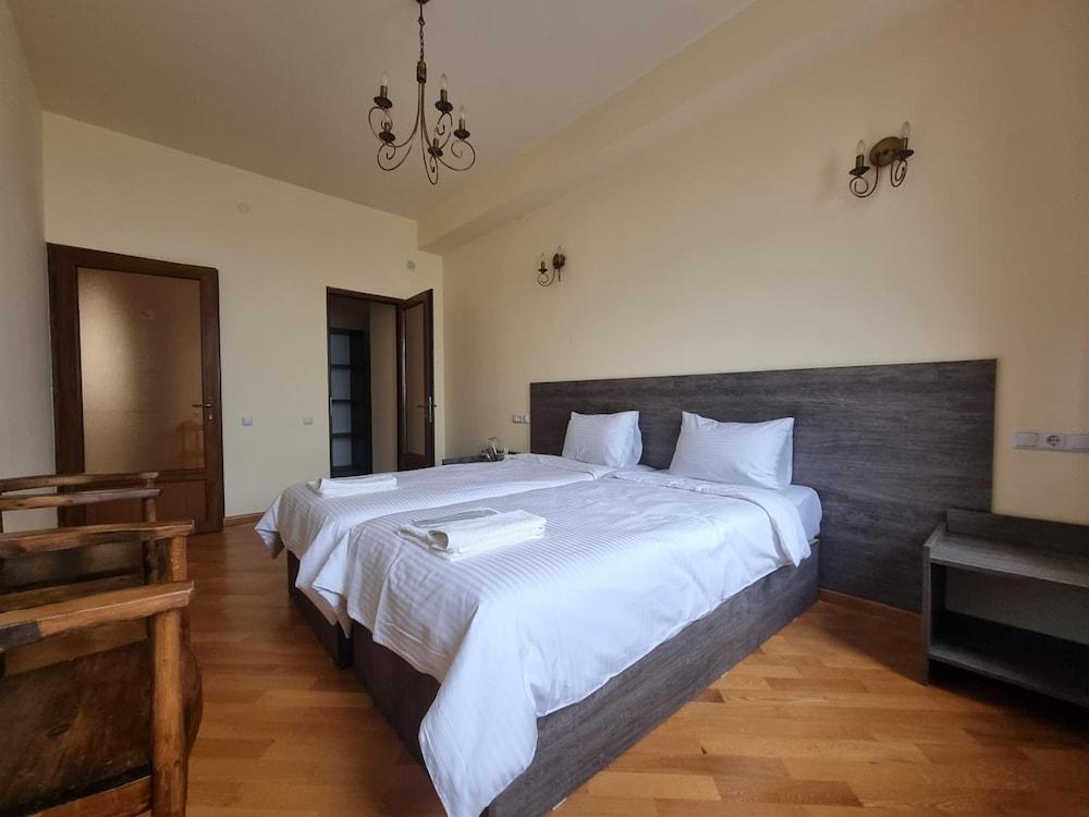 Vanatun Monastery Stay
