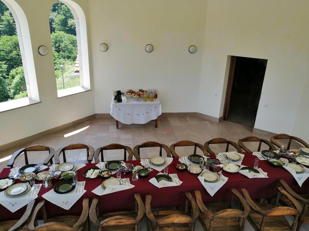 Vanatun Monastery Stay