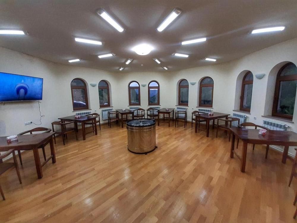 Vanatun Monastery Stay