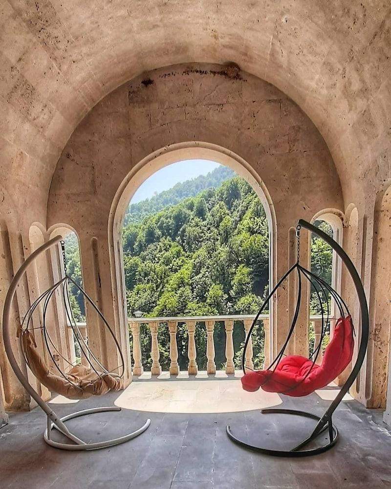 Vanatun Monastery Stay