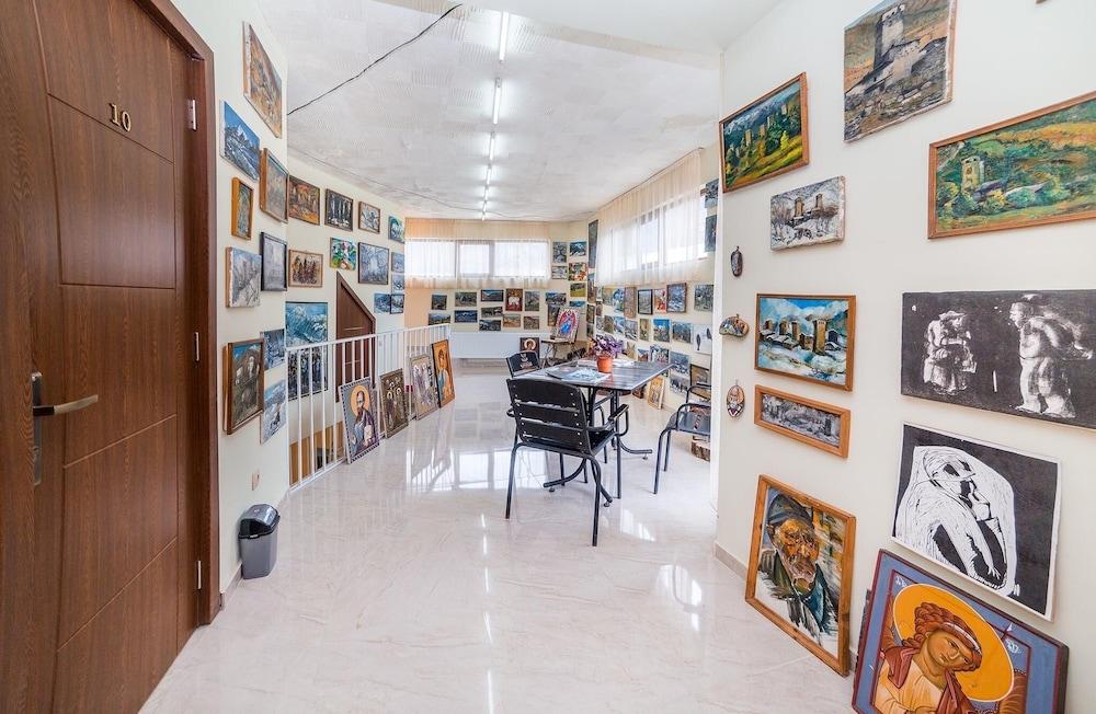 Guest House Gallery
