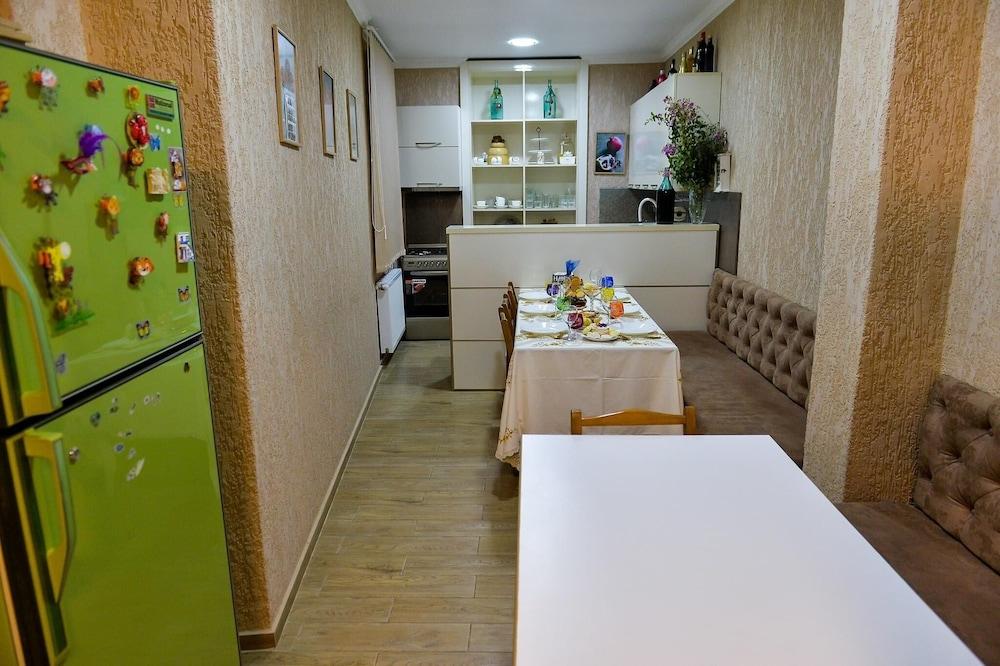 Pomegranate Hotel