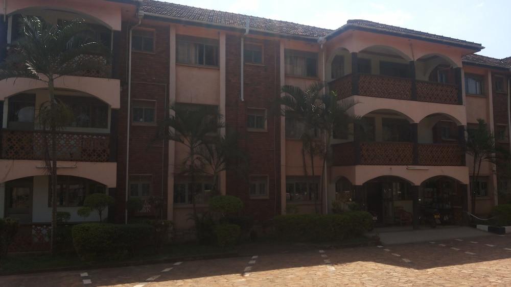 Romu Gardens Hotel