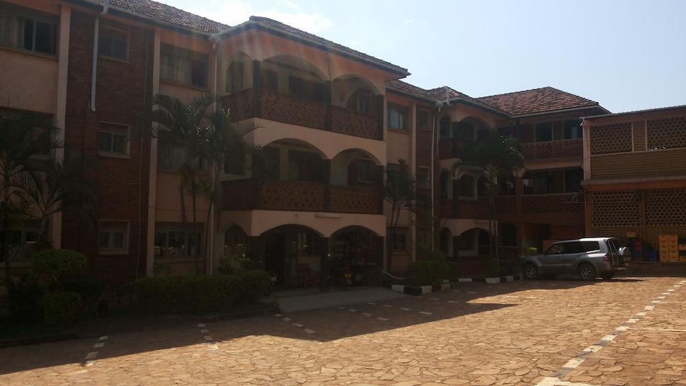 Romu Gardens Hotel