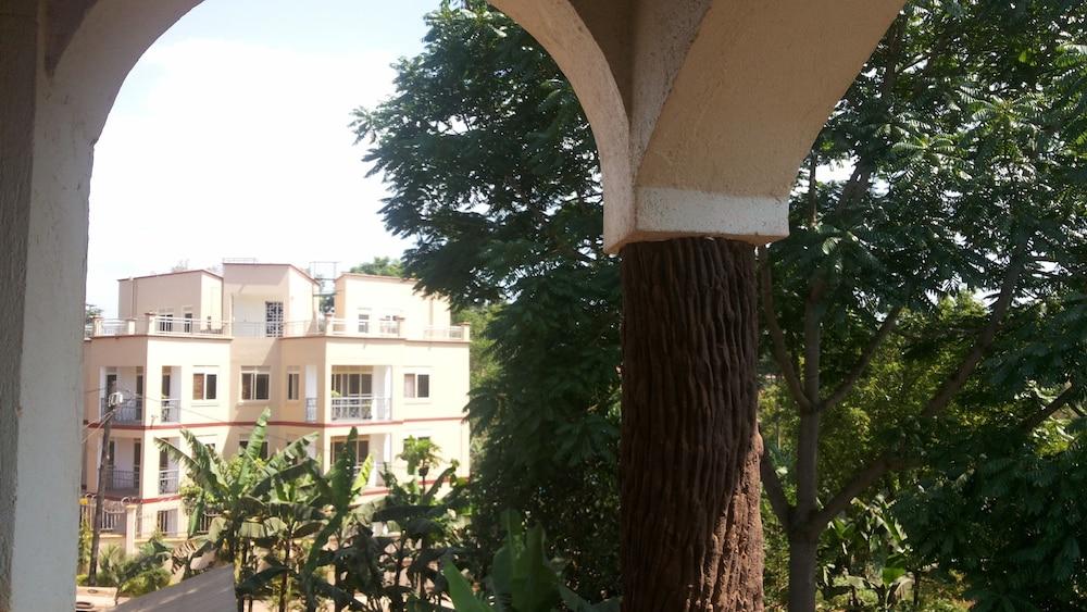 Romu Gardens Hotel