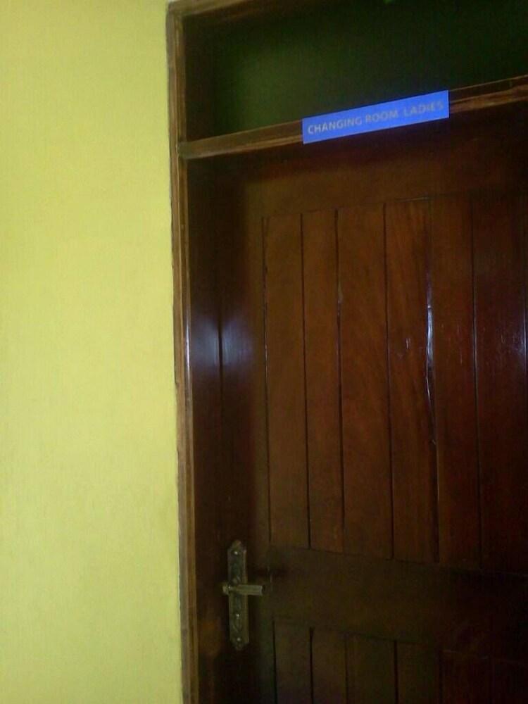 Capricorn Lounge