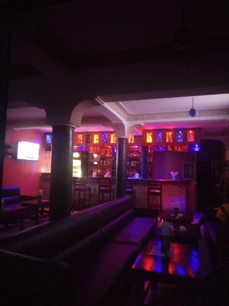 Capricorn Lounge
