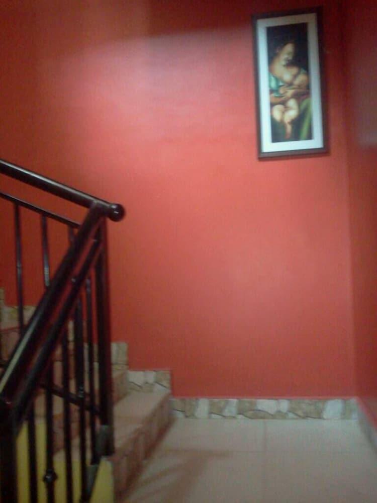 Capricorn Lounge