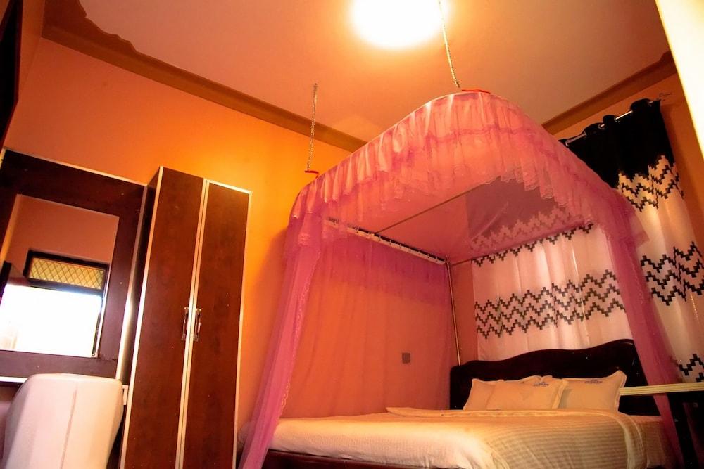 Zegans Hotel Lira