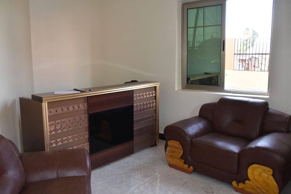 Zegans Hotel Lira