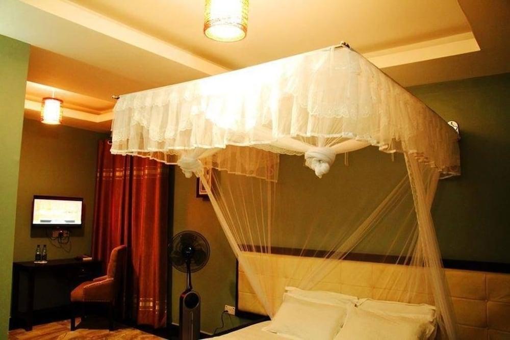 The Mansion Hotel