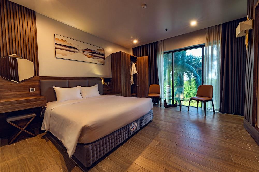 Zen Riverside Hotel & Residences