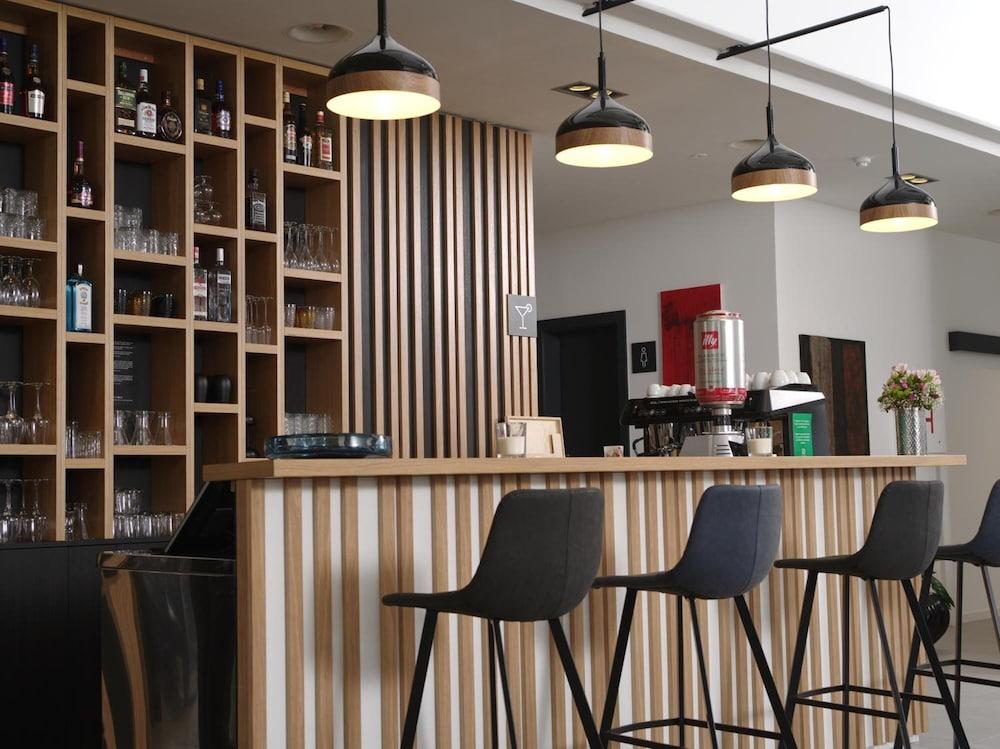 Hotel Cubis