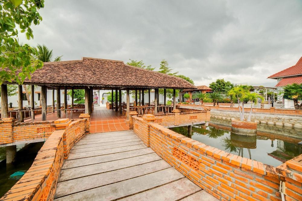 Allure Garden