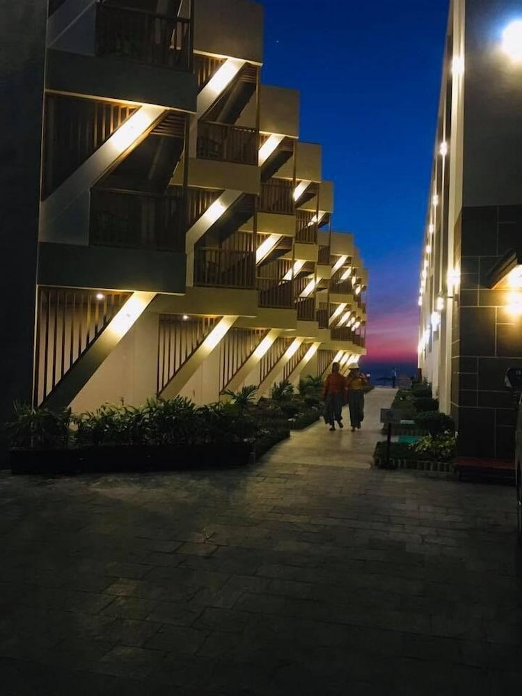 Ngapali Win Hotel